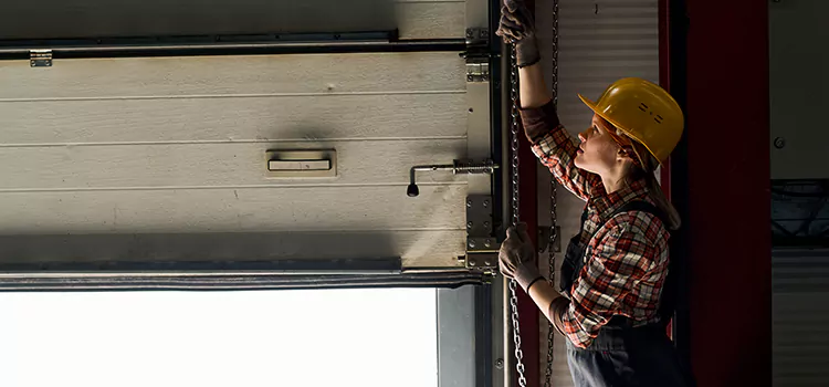 Addressing Common Garage Door Stoppage Issues in Davenport, IA